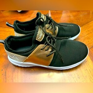 Nautica Gold Embellished Black Athletic Shoes As US2,UK1, EUR33